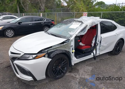 2021 Toyota Camry Xse z USA, uszkodzony, nr VIN 4T1K61AKXMU568974